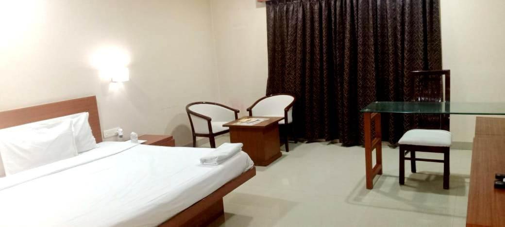 Grand Samdareeya Hotel Jabalpur Bagian luar foto