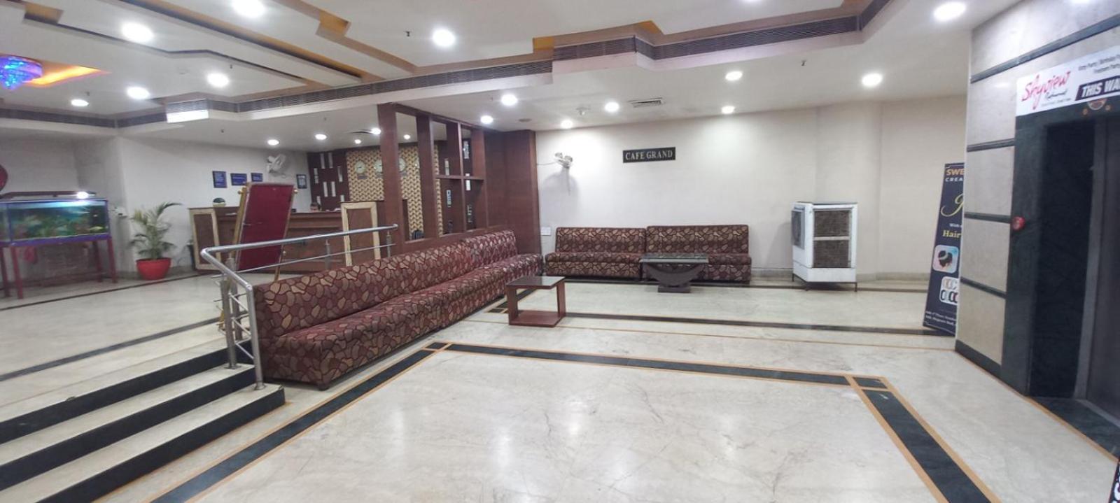 Grand Samdareeya Hotel Jabalpur Bagian luar foto