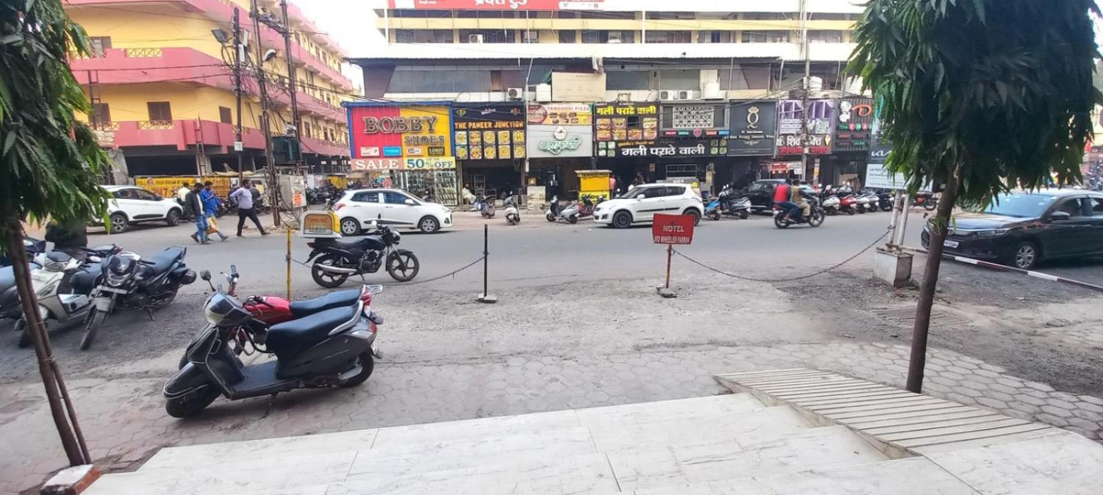 Grand Samdareeya Hotel Jabalpur Bagian luar foto