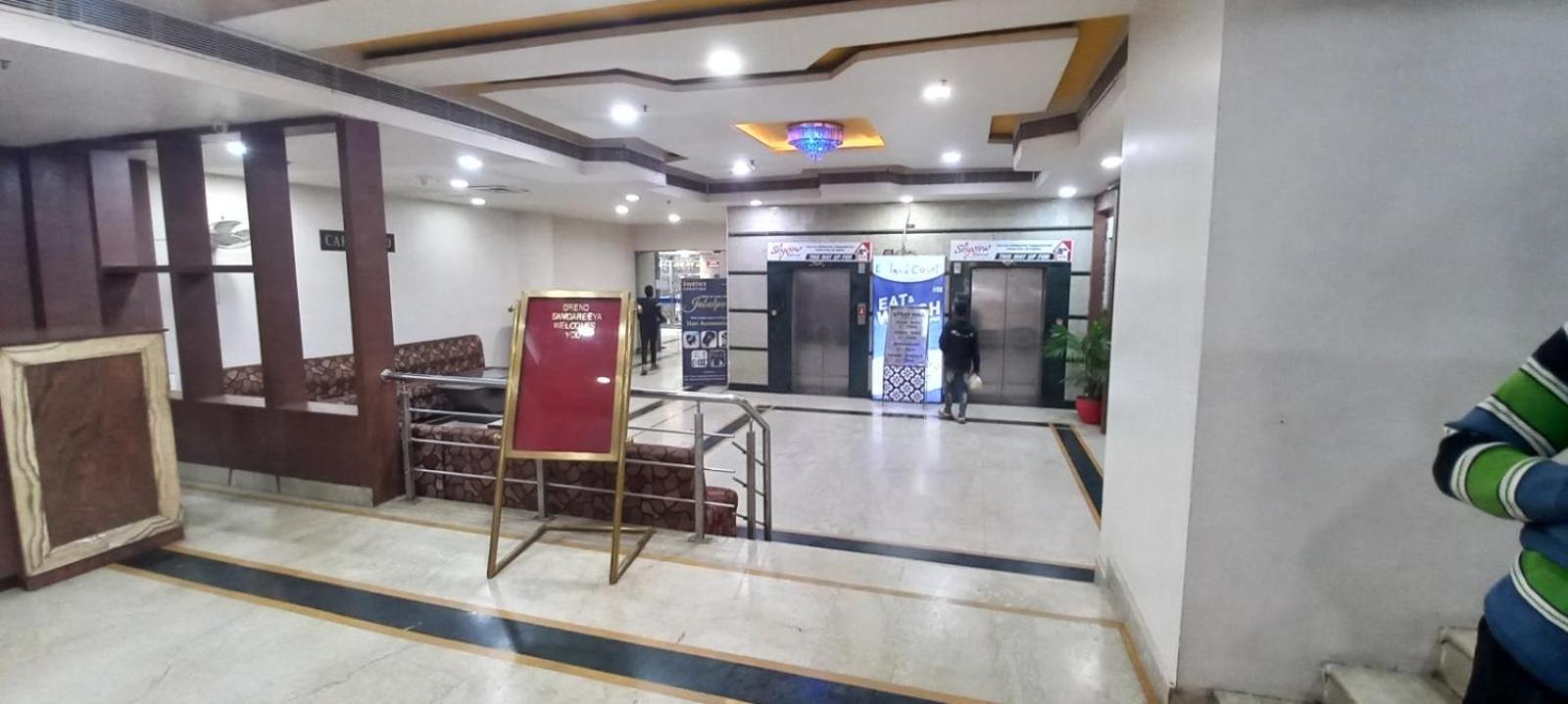 Grand Samdareeya Hotel Jabalpur Bagian luar foto